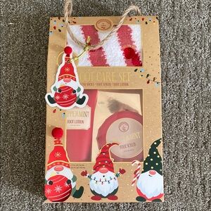 Peppermint Foot Care Set with Festive Socks